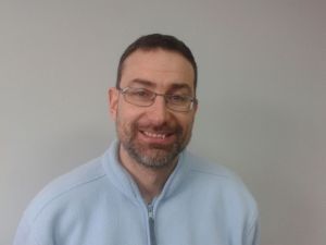 Héctor Gómez es el gerente del Hospital Veterinario Abros